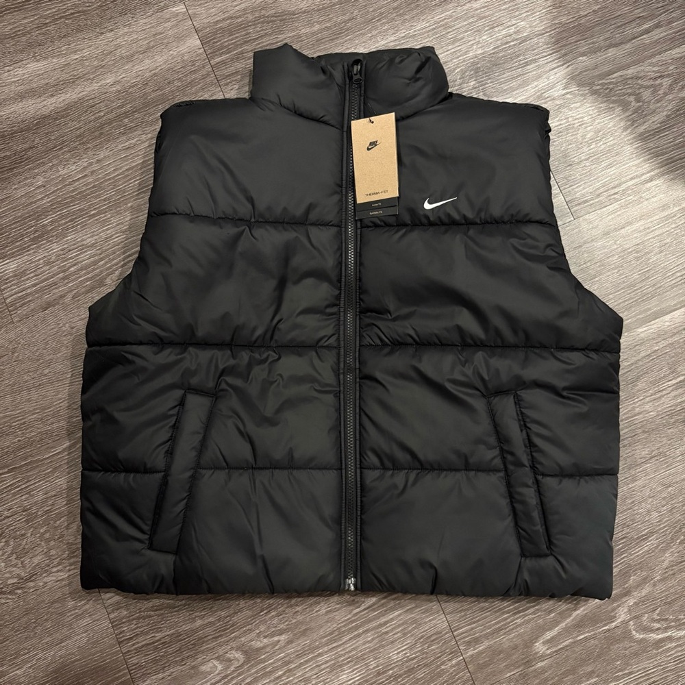 Nike Women’s Black Puffer Vest